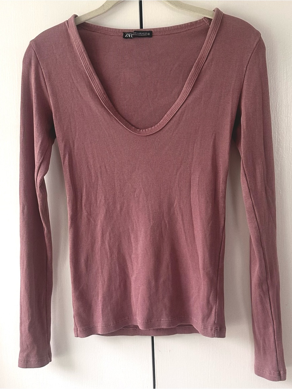 Zara Women’s Dusty Mauve Long-Sleeve Fone Ribbed Deep V-Neck Top